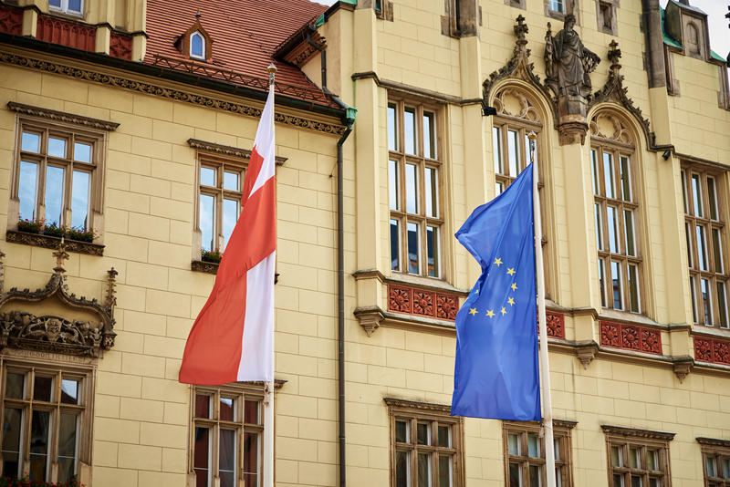 Steagurile Poloniei si UE