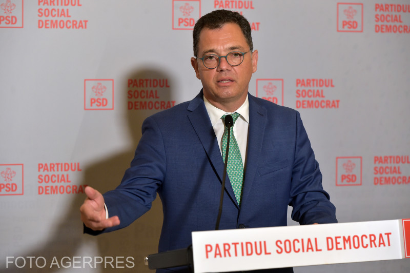 Ministerul Economiei taie 35 de posturi de conducere, fără concedieri. Oprea: Nu e în regulă ca din 600 de oameni, 5% să fie la resurse umane