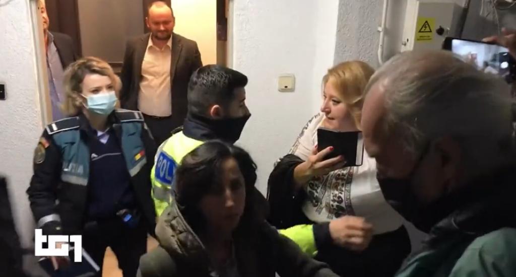 Stable Insulator Firefighter VIDEO Reportajul Rai Uno despre conflictul cu Diana Șoșoacă, senatoarea "no  vax" / Tabloul complet al scandalului - HotNews.ro