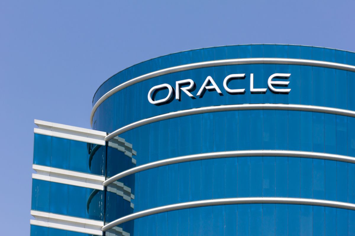 Oracle este aproape de cea mai mare achiziție din istoria sa surse