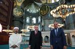 Erdogan in interiorul catedralei Sfanta Sofia pe care a transformat-o in moschee