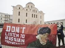 Tineri ucraineni, în Kiev, mișcarea „Nu ascultați de propaganda rusă”