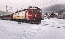 Tren in peisaj de iarna