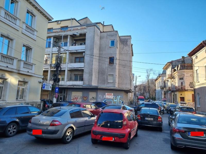 Parcare pe trotuar București 13