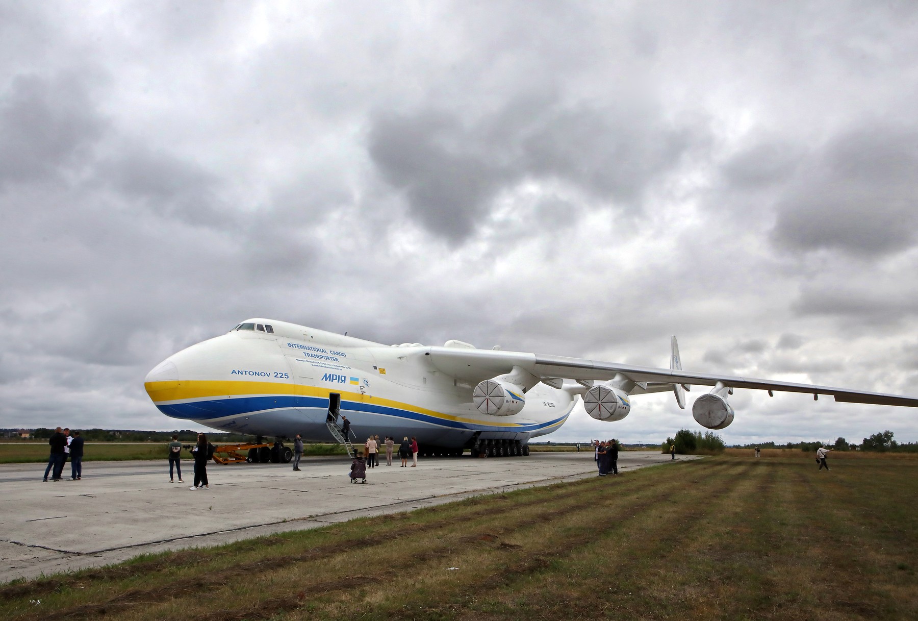 Antonov 225, cel mai mare avion lume, a fost distrus în urma unor bombardamente de lângă Kiev - HotNews.ro