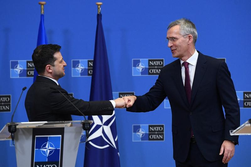 Volodimir Zelenski si Jens Stoltenberg, secretarul general al NATO