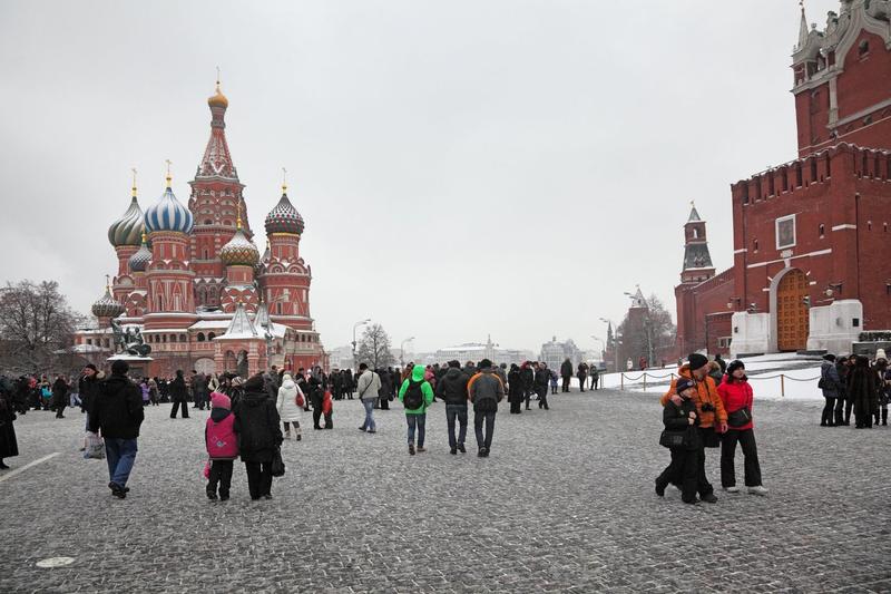 Oameni în Piața Roșie din Moscova