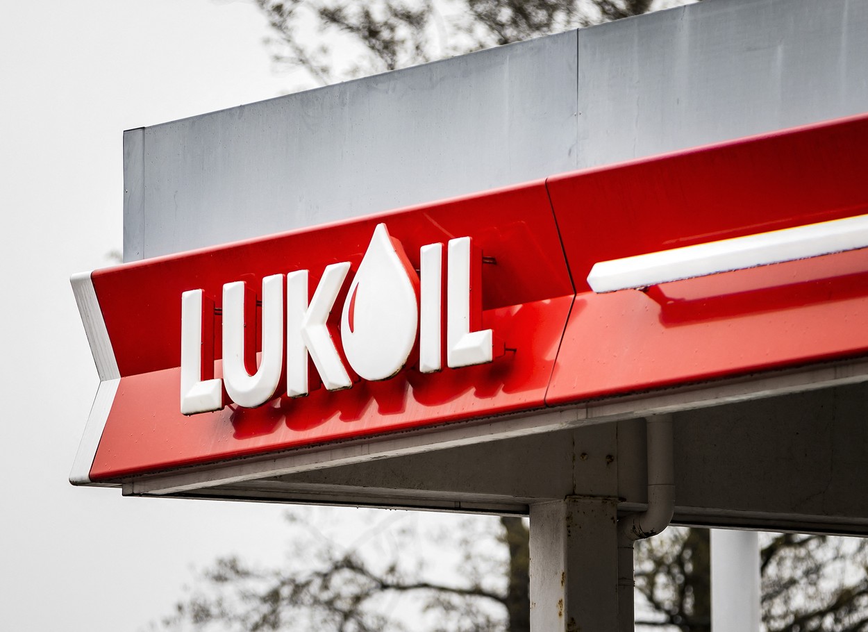 Cum au intrat rușii de la Lukoil pe piața energiei electrice și gazelor din România