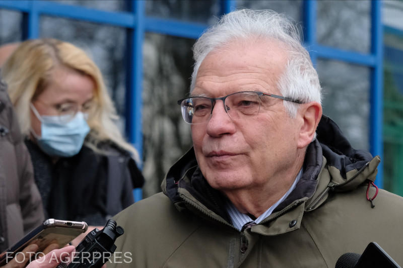 Josep Borrell susține declarații de presă la Aeroportul din Iași, la întoarcerea din vizita efectuată la Chișinău