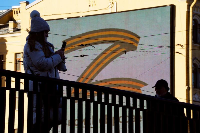 Litera Z, simbol al invaziei ruse în Ucraina, afișată pe un panou publicitar în Sankt Petersburg