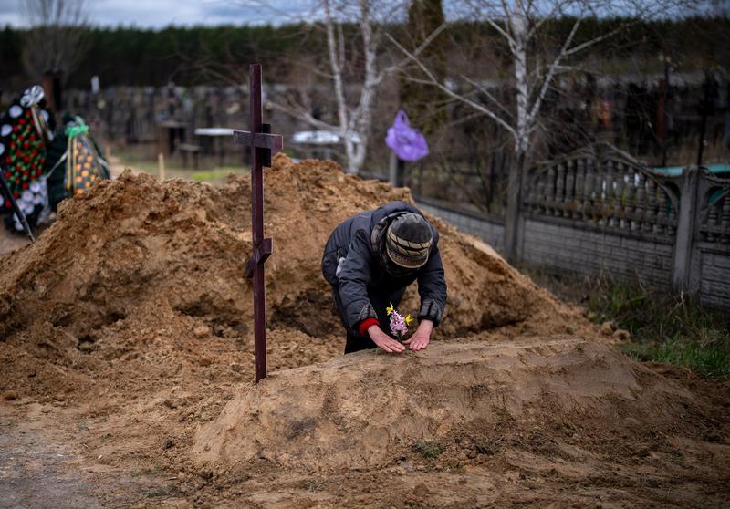 Mormânt în Bucha - sute de civili au fost uciși de trupele ruse în acest oraș ucrainean