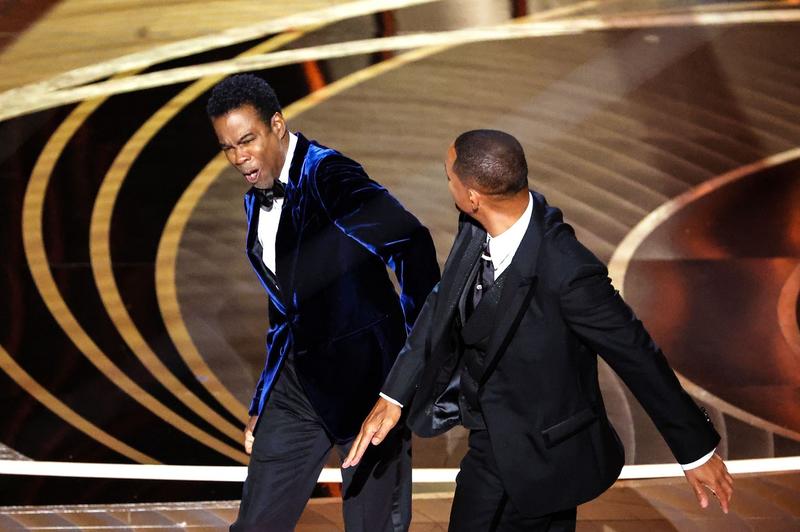 Will Smith l-a pălmuit pe Chris Rock, pe scenă, în timpul galei Oscar 2022