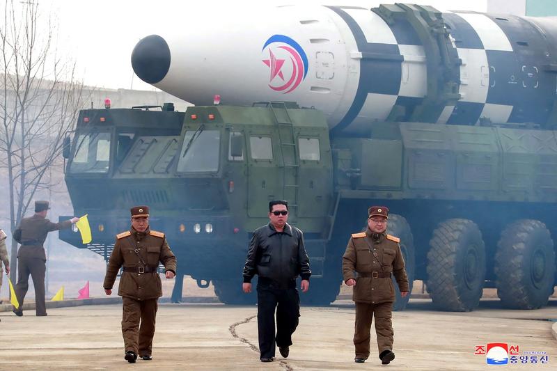 Kim Jong-un la lansarea unei ICBM nord-coreene