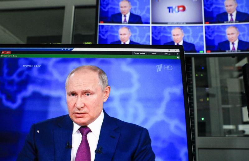 Vladimir Putin la televizor