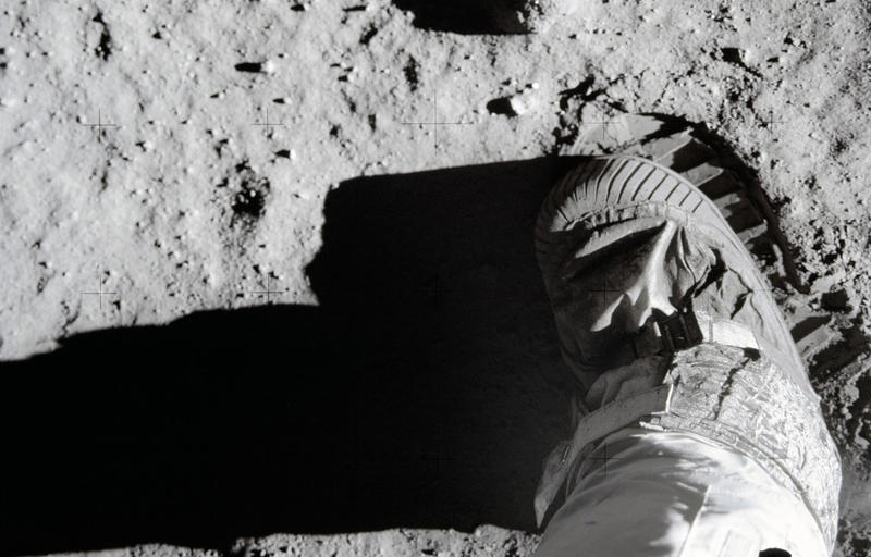 Faimoasa urma lasata de astronautul Buzz Aldrin pe suprafata Lunii in timpul misiunii Apollo 11 