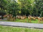 Mese și scaune în Parcul Kiseleff