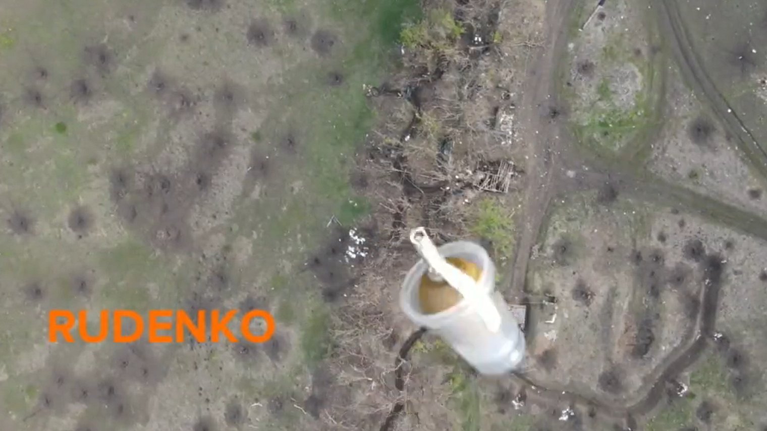 VIDEO Improvizație rusească: grenade de mână puse în pahare de plastic și aruncate din drone comerciale