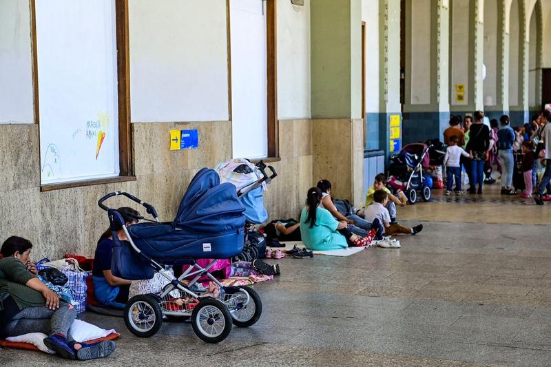 Refugiaţi ucraineni în gara din Praga