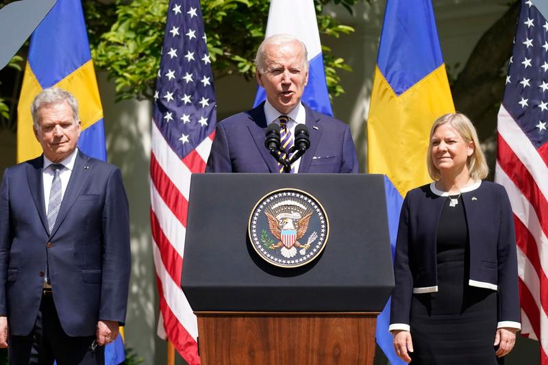 Președintele Statelor Unite, Joe Biden, prim-ministrul Suediei, Magdalena Andersson, și președintele Finlandei, Sauli Niinisto, la Casa Albă