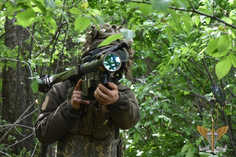 Soldat ucrainean pe frontul războiului cu Rusia