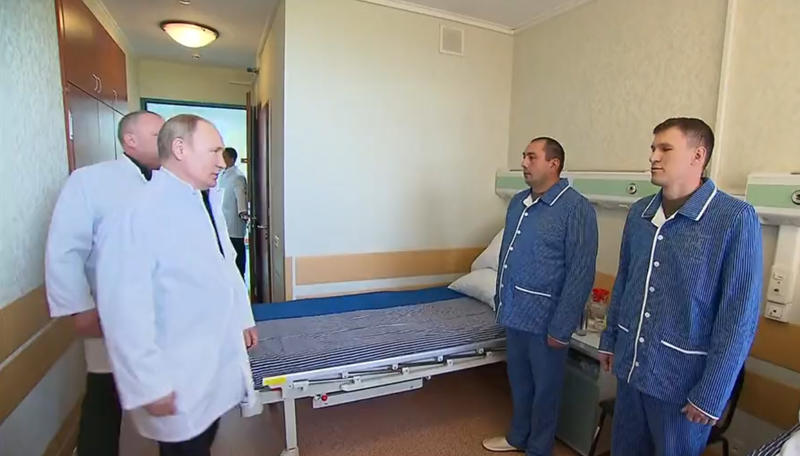 Vladimir Putin a facut o vizita la un spital din Moscova