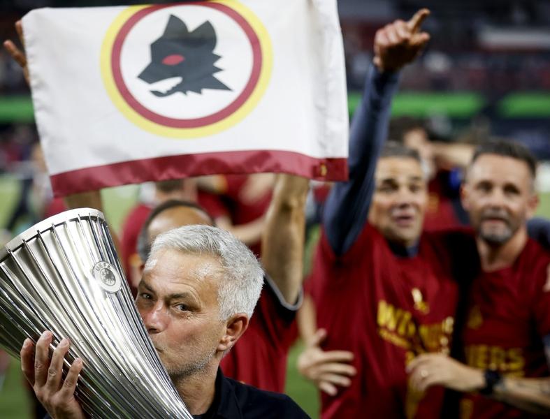 Jose Mourinho a castigat Conference League cu AS Roma