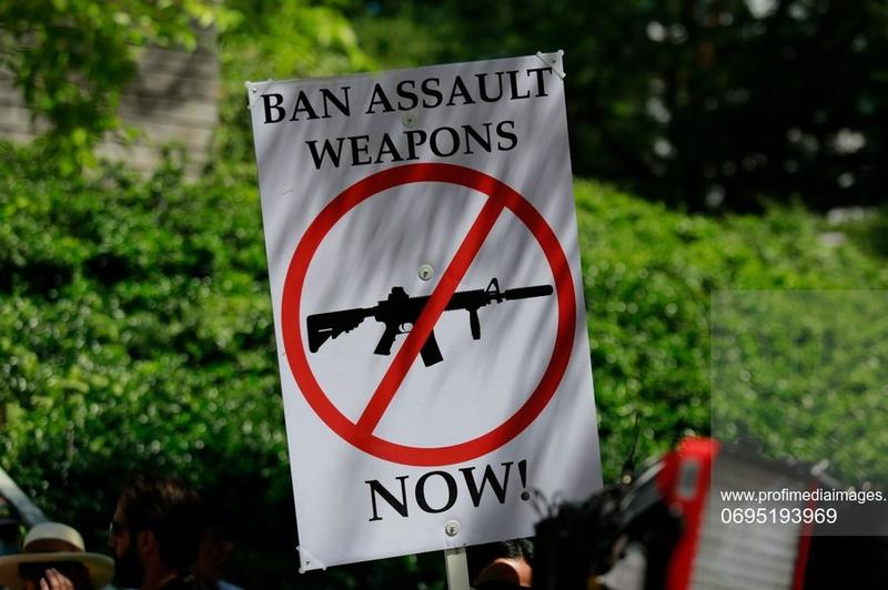 protest fata de dreptul de a detine o arma in SUA