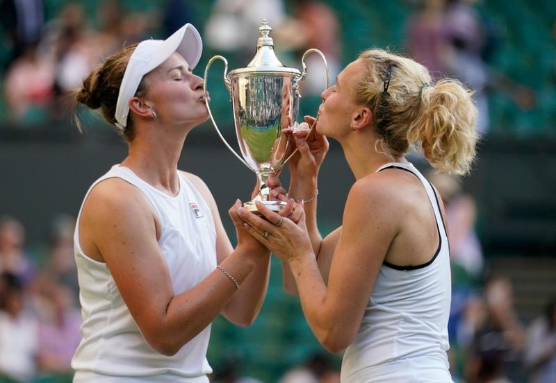 whiskey Or later cease Wimbledon 2022: Barbora Krejcikova și Katerina Siniakova, campioane la dublu  feminin - HotNews.ro