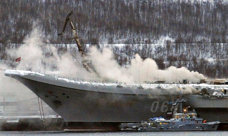 Singurul portavion rusesc, „Amiralul Kuznetov”, a devenit tinta glumelor dupa ce a luat foc in 2019