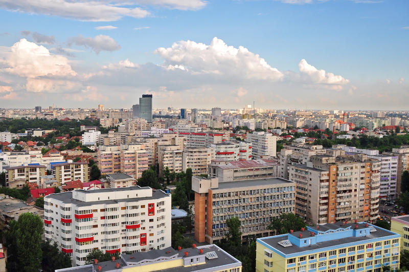 Impozitele pe clădiri vor crește din 2023 de 2 ori în București, la o casă în Cluj de peste 3 ori. Câteva exemple - HotNews.ro