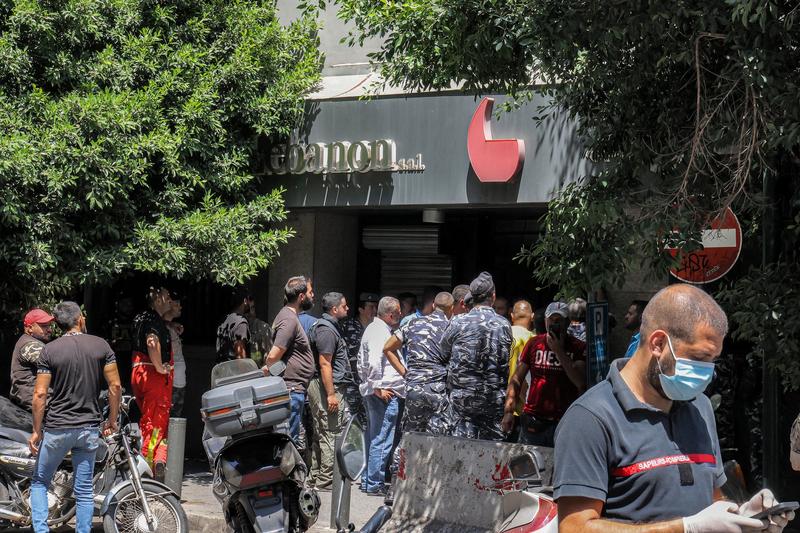 Luare de ostatici la o bancă din Beirut
