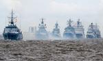 Nave de război rusești, la parada militară navală de la Sankt Petersburg, în apele Golfului Finlandei