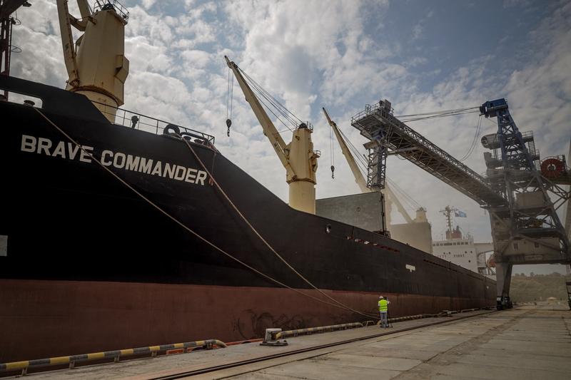 Nava Brave Commander, încărcată cu cereale în portul Pivdenni din Ucraina