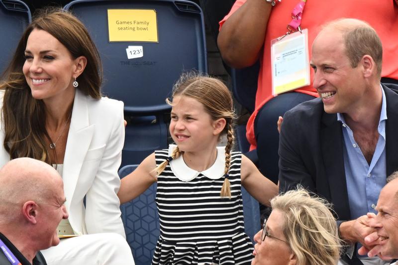 Prinţesa Charlotte, la Jocurile Commonwealth, alături de părinţii ei Kate şi William
