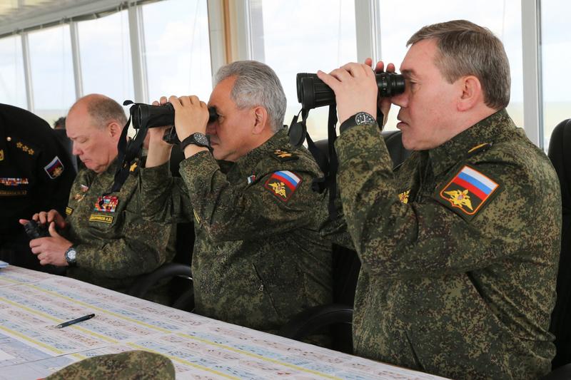Serghei Soigu alaturi de generalul Valeri Gherasimov, seful Statului Major al Rusiei