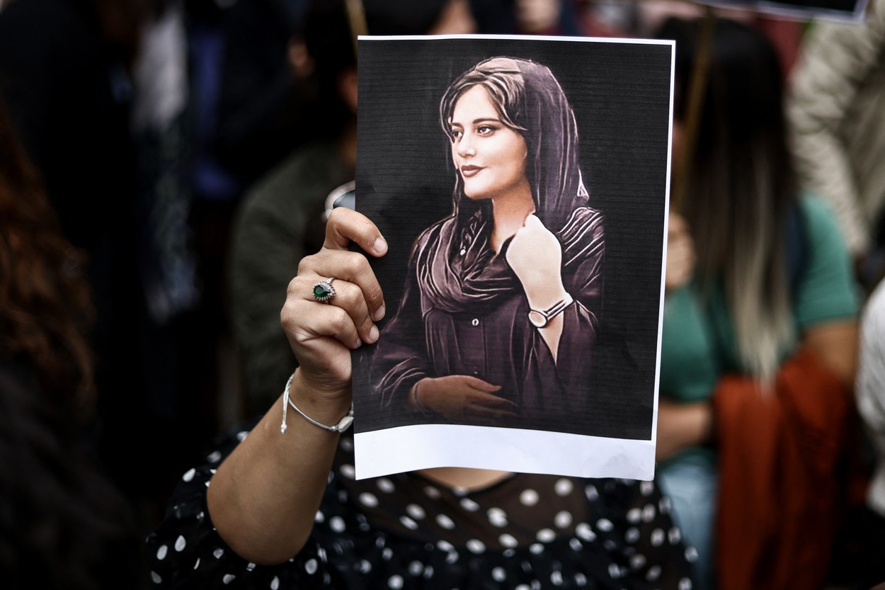 Iranul susține că a stabilit cauza morții tinerei Mahsa Amini: decesul, legat de o afecţiune cerebrală şi nu provocat de lovituri