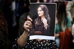 Proteste masive în Iran după moartea unei tinere, Mahsa Amini, arestată de poliția moralității