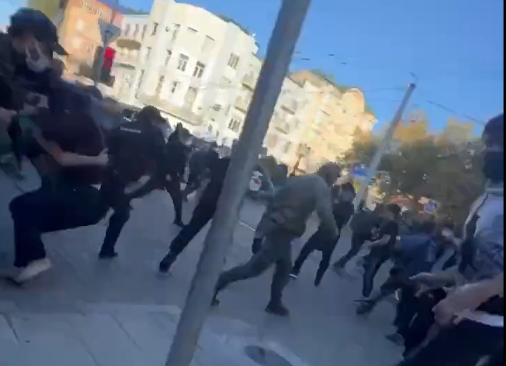 VIDEO Noi proteste în Daghestan față de mobilizarea parțială din Rusia. Autoritățile ar fi plătit huligani să îi bată pe manifestanți / Polițiștii au folosit gaze lacrimogene