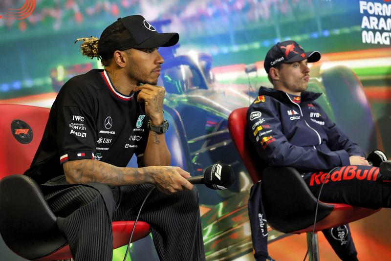 Lewis Hamilton si Max Verstappen