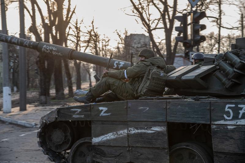Război în Ucraina: Soldați ruși pe străzile din Mariupol