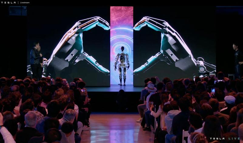 Robotul umanoid Optimus produs de Tesla