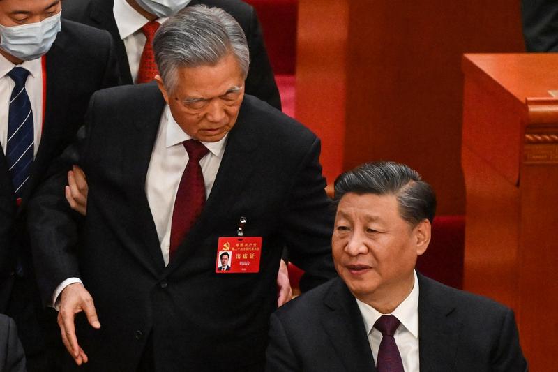 Fostul președinte Hu Jintao, scos din sală la Congresul Partidului Comunist Chinez