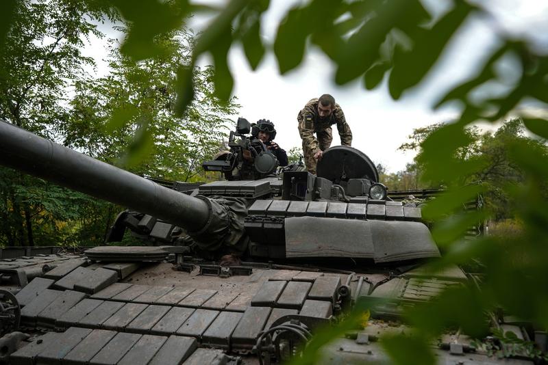 Ucrainenii au capturat un alt tanc T-80 de la ruși - Război în Ucraina