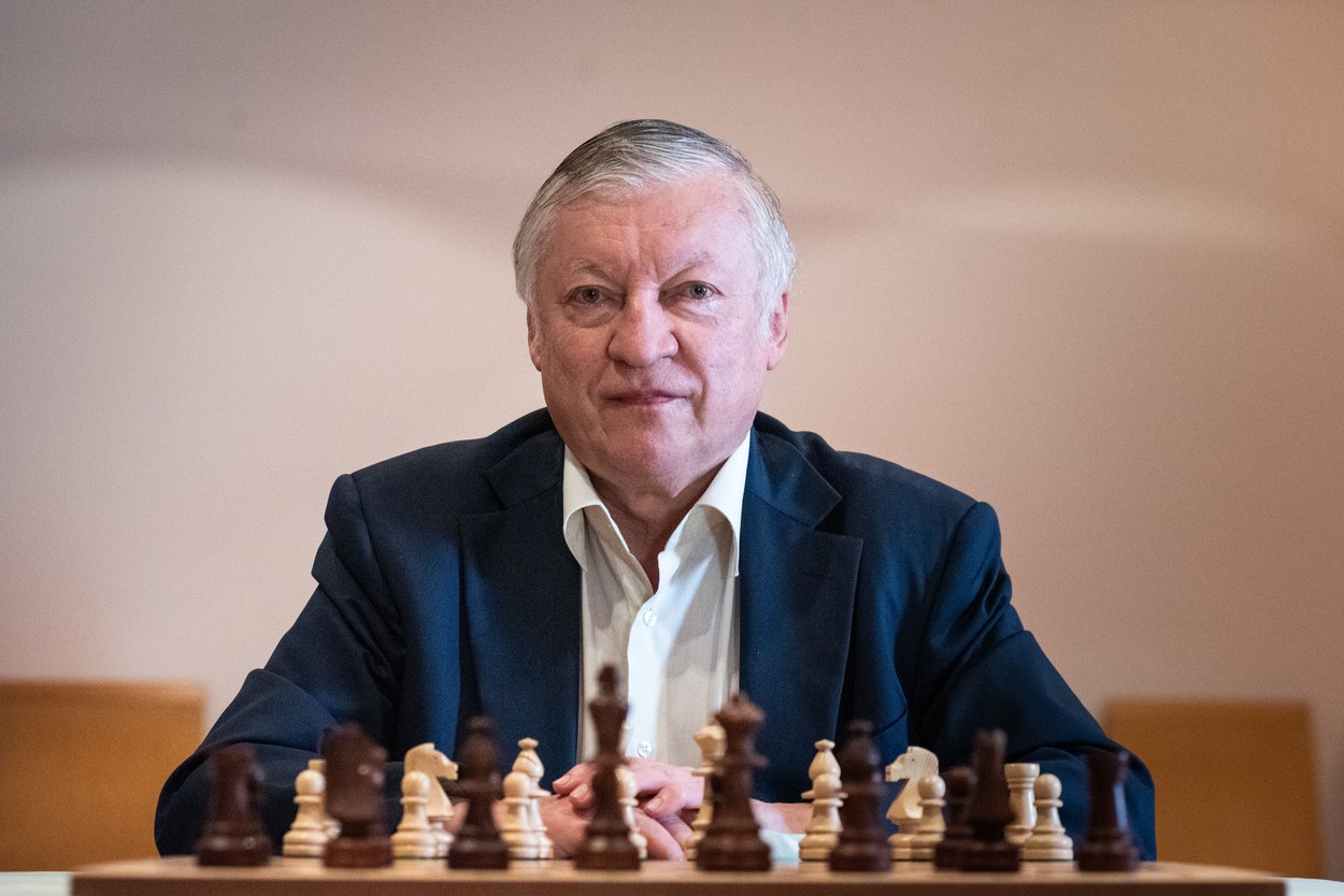 Anatoly Karpov no hospital em coma induzido: ex-campeão mundial de