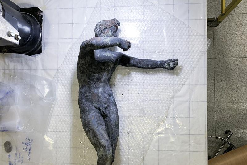 Statuie descoperită de arheologi