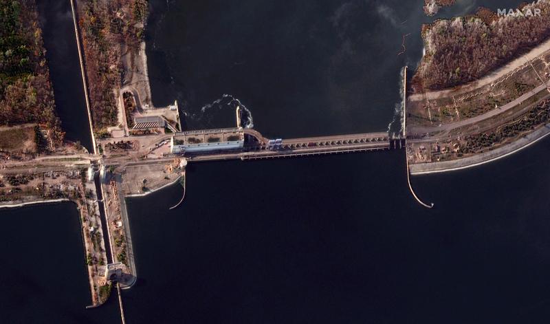 Daune la barajul Nova Kahovka - imagine din satelit Maxar