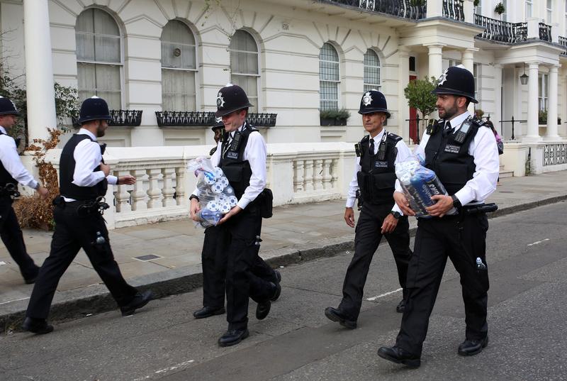 Tuburi de protoxid de azot confiscate de politistii britanici