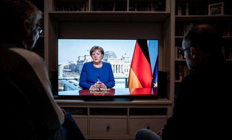 Angela Merkel la televizor