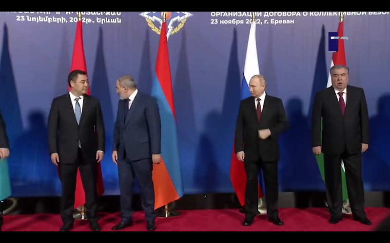 Pasinian se distanteaza de Putin intr-o fotografie de grup