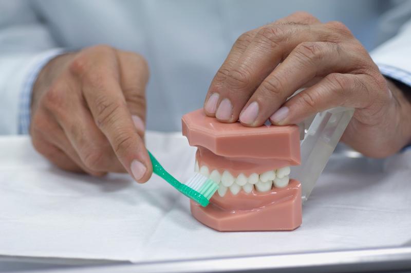 Nici dentistii nu se pun de acord in privinta spalatului pe dinti inainte sau dupa micul dejun